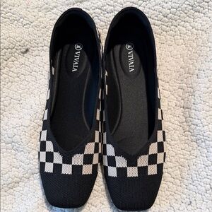 Vivaia Women's Black and White Checkered Flats